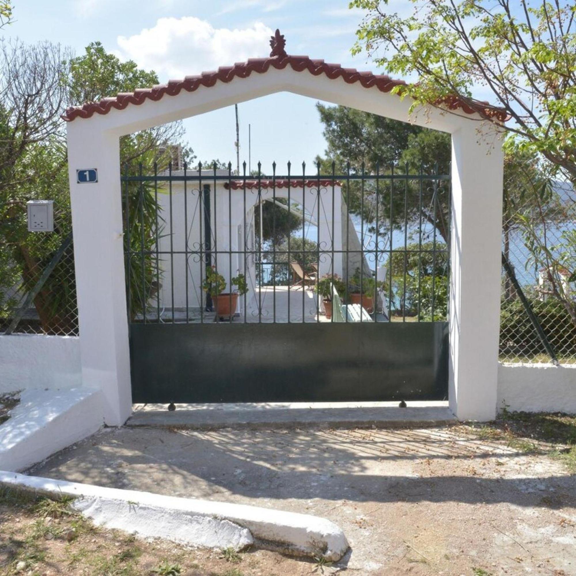 Salamis Beachfront House Exterior foto